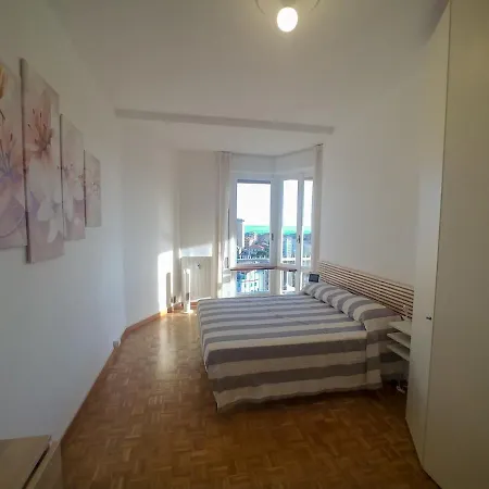 Super Vista Al Grattacielo Di Apartment